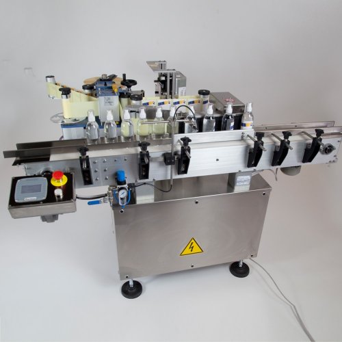 Wrap around labelling machine for label application on cylindrical products